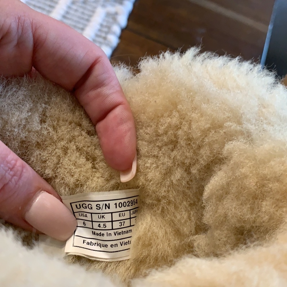 Ugg Size 6 - image 3